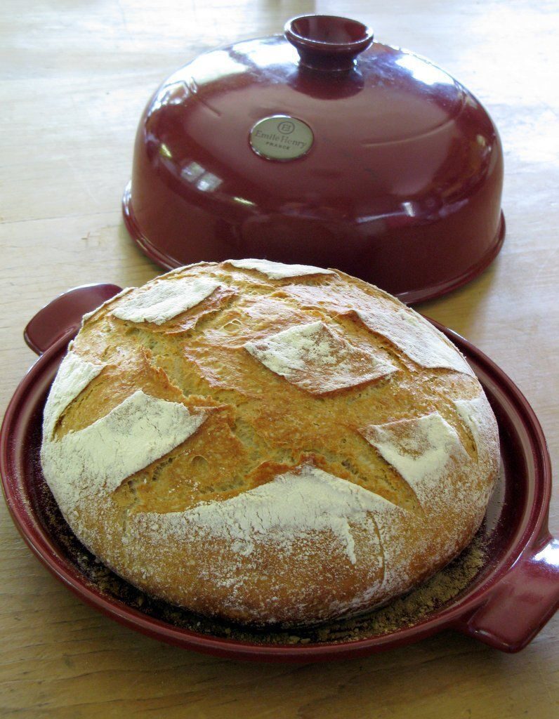 Колпак для выпечки. Форма с куполом cloche Pain для хлеба Emile Henry (гранат. Керамическая форма для хлеба. Форма для выпечки хлебов. Колпак для хлеба.